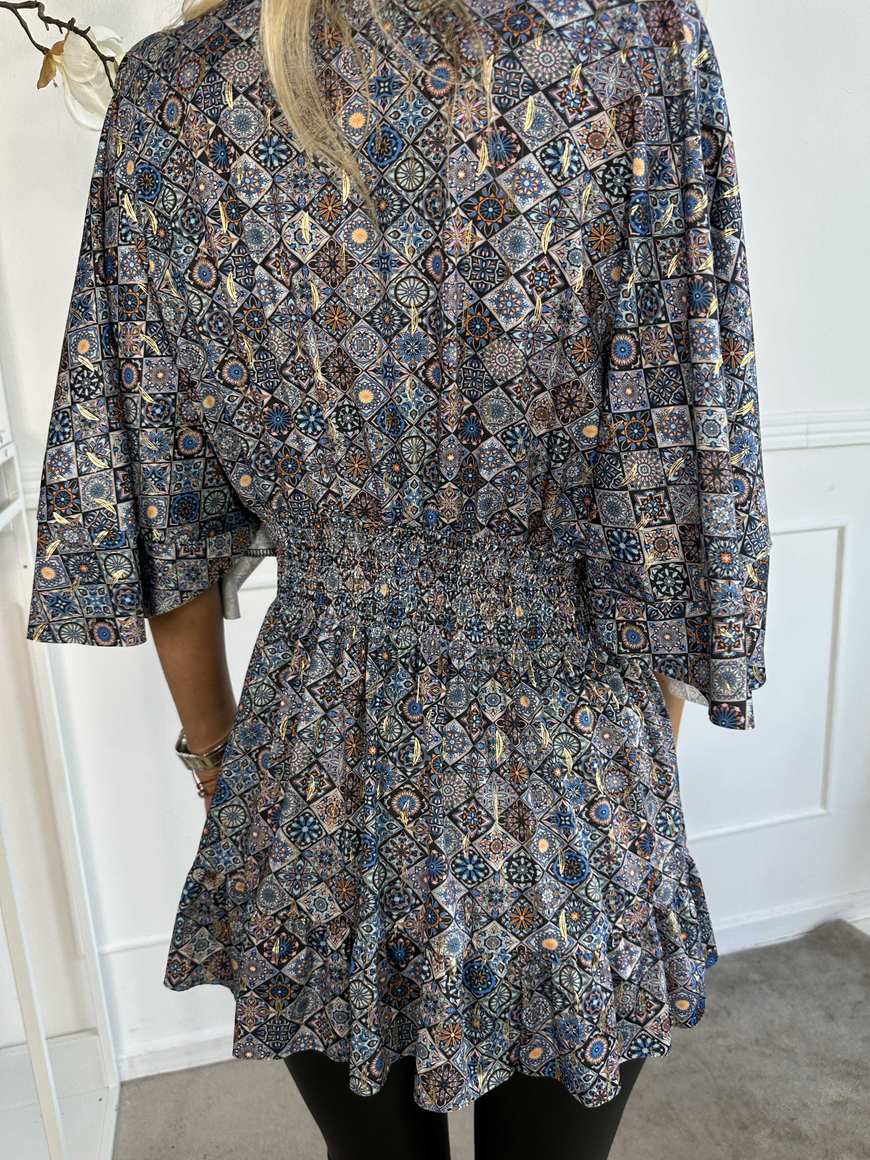 Pamela Mosaic Shirt - Elastisk tunika med smock og flæser